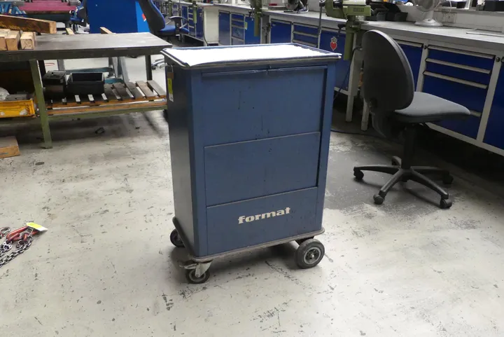 format - Werkstattwagen, mit Inhalt (Werkzeuge)